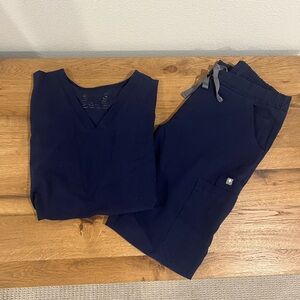 Figs Women’s Casma and Yola Set in Navy